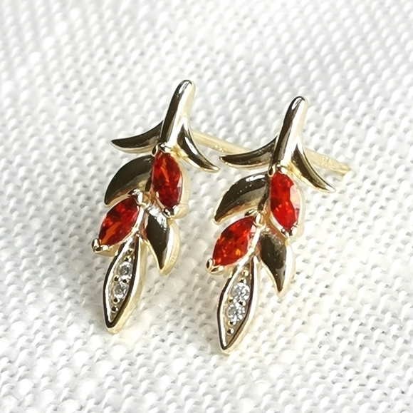 14k gold Garnet and White Topaz  stud earrings 🆕 - Picture 2 of 9